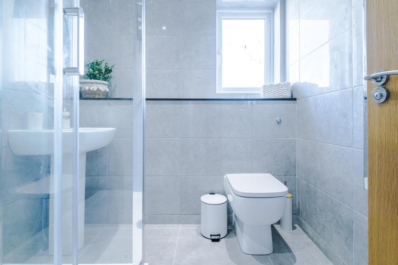 Stunning 2 Bed Apt By Greenstay Serviced Accommodation - Located In Formby Village - Perfect For Short & Long Stays - Couples, Friends & Families & Business Travellers All Welcome - Dog Friendly - 7 Экстерьер фото